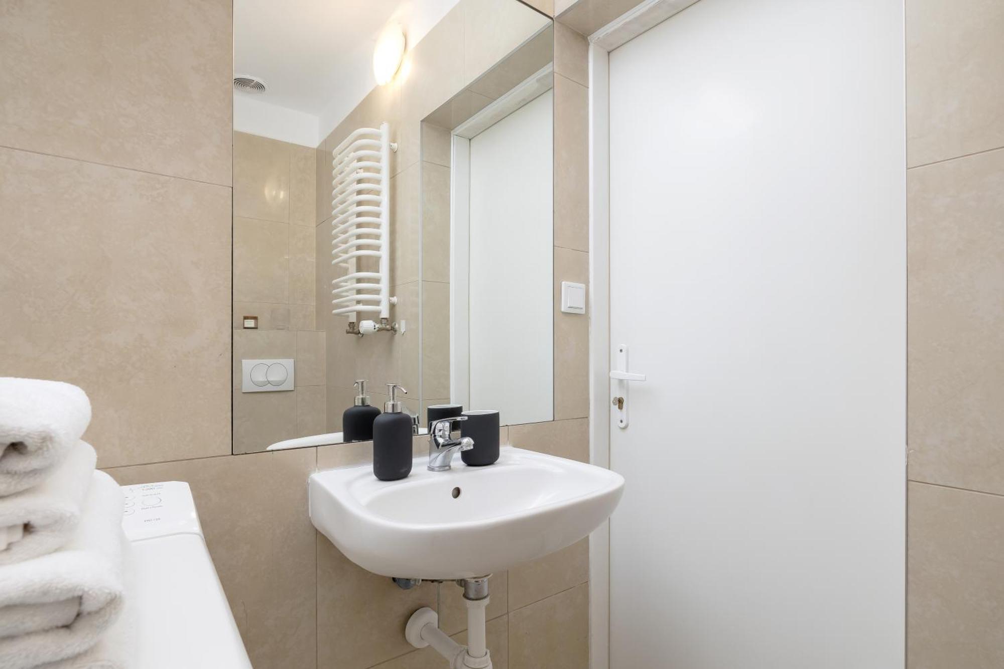 Studio Apartment With Ac - Dluga 65 Краков Экстерьер фото